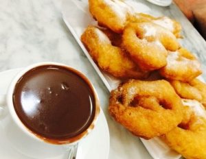 chocolate-con-buñuelos_guidersvalencia